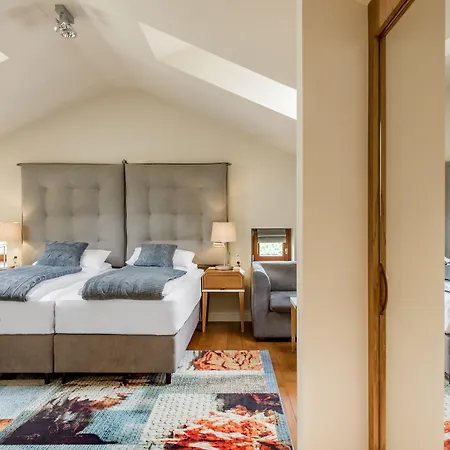 Pałac Warlity Hotel apartamentowy 4*