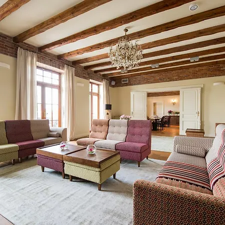 Palac Warlity أولشتينيك